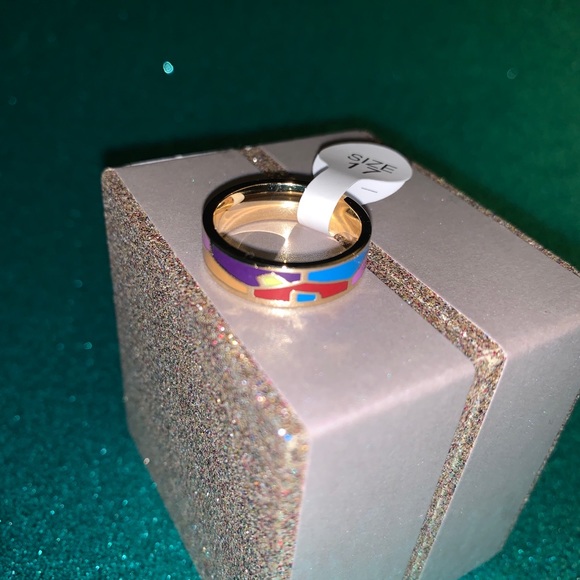 🎉Last one left! 🎉 Luxury Statement Ring - Picture 4 of 9